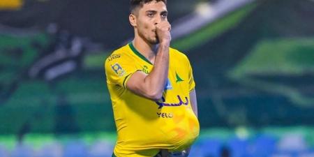 دونيس يعلن غياب محمد شريف عن مباراة الهلال والخليج - اليوم الإخباري