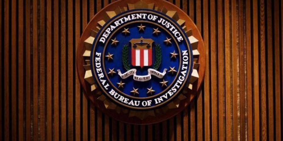 FBI يعتقل متهما بتسريب وثائق استخباراتية أمريكية تتعلق بخطط الهجوم الإسرائيلية ضد إيران - اليوم الإخباري