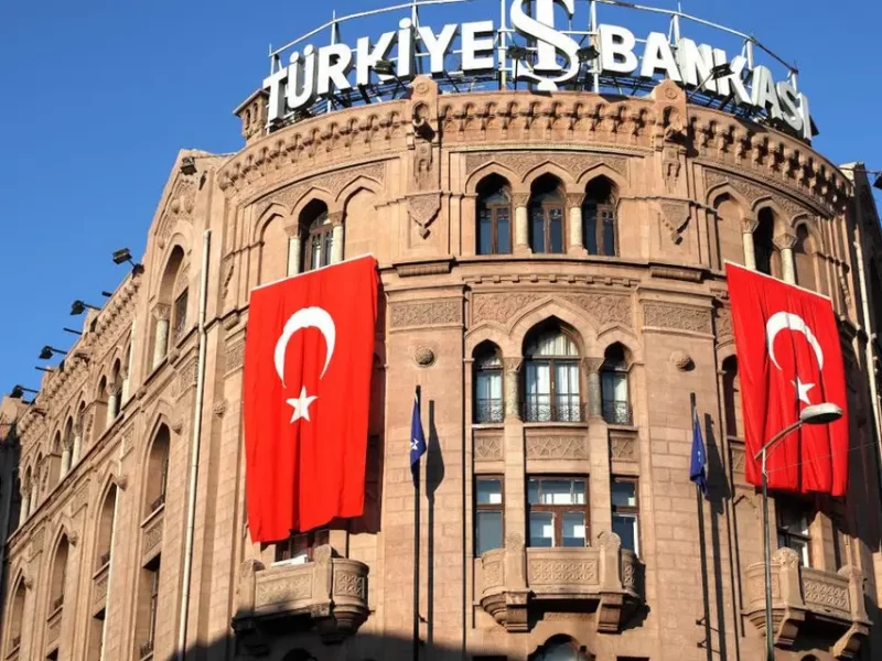 المركزي التركي يبقي سعر الفائدة عند 14٪ رغم تراجع سعر الليرة التركية
