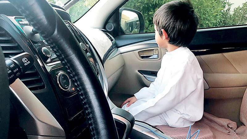 مخالفة جلوس الأطفال في المقعد الأمامي من السيارة في السعودية